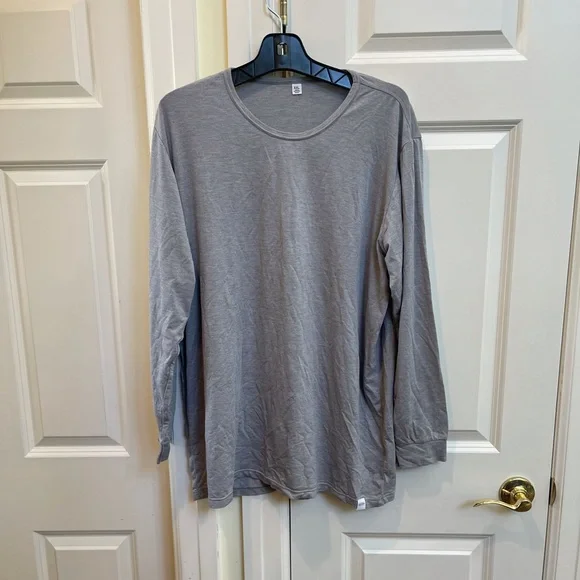 Uniqlo Underwear Socks Uniqlo Mens Heattech Gray Crew Neck